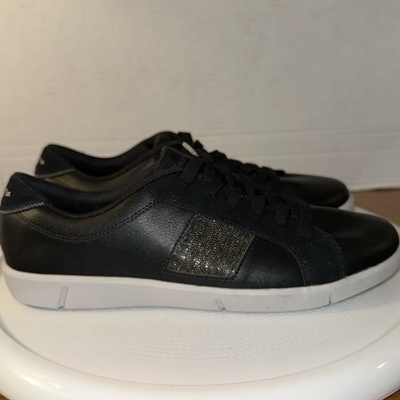 🆕Skechers Sneakers - Picture 7 of 11